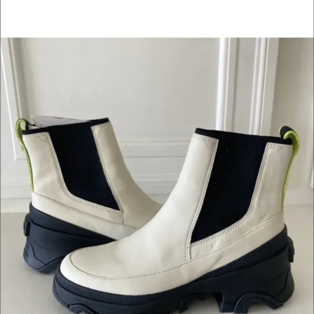 Sorel Brex Chelsea Boot White/Black Size 8 NWT